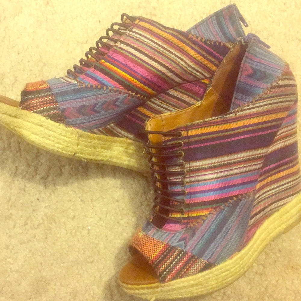 Chinese Laundry multicolored wedges